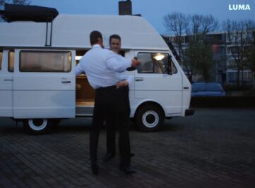 these_two_men_starts_dancing_the_tango_a7e076